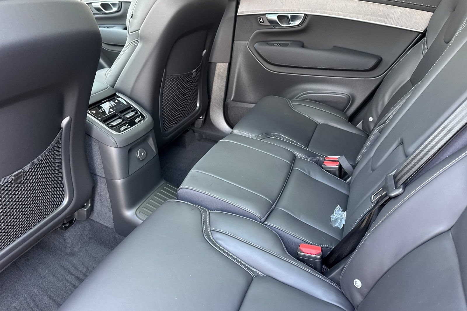 New 2026 Volvo XC90 T8 Ultra w/ Protection Package AWD/4WD image 12