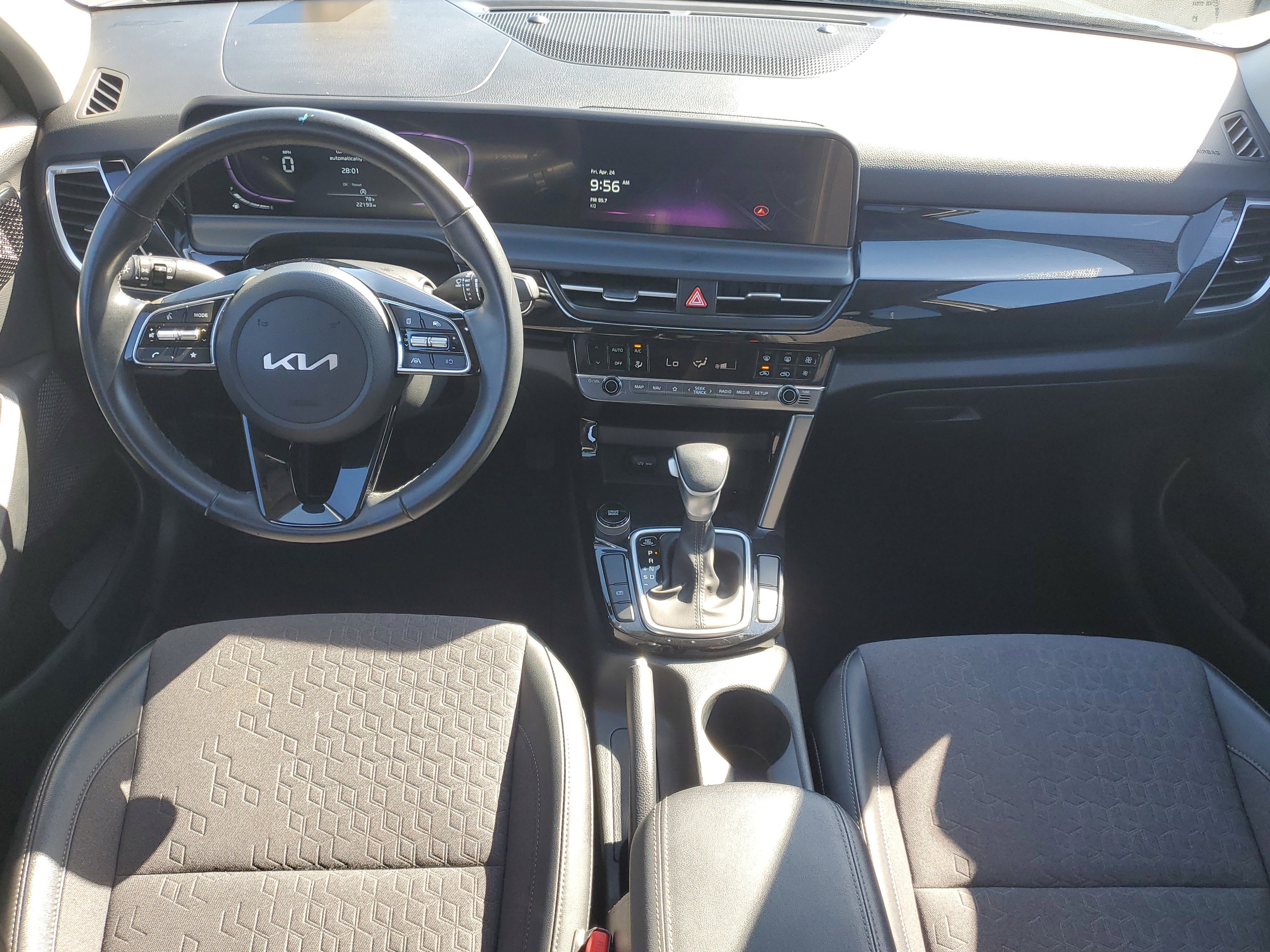 Used 2025 Kia Seltos S FWD image 13