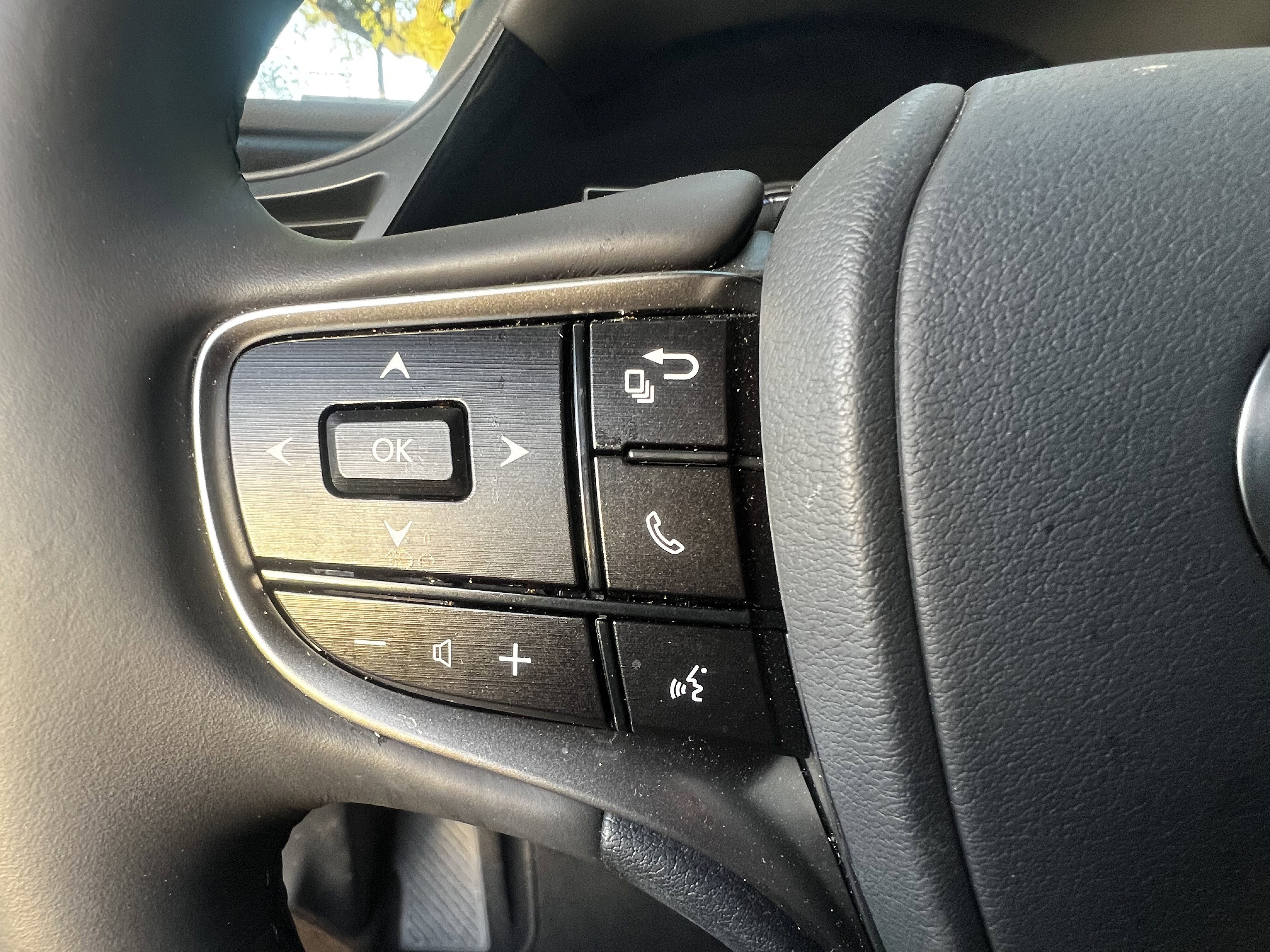 Used 2025 Lexus ES 300h w/ Premium Package image 18