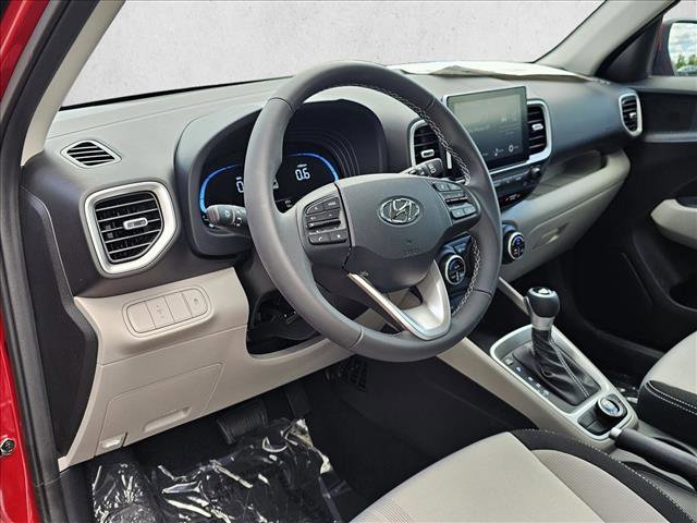 Certified 2025 Hyundai Venue SEL FWD image 3