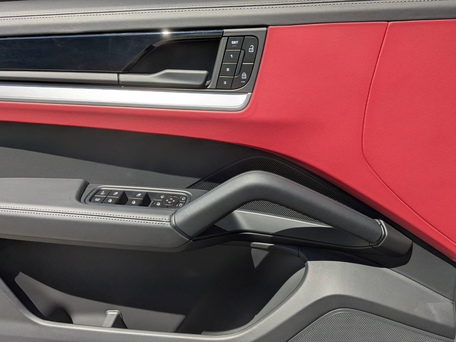 Certified 2026 Porsche Cayenne E-Hybrid AWD/4WD image 13