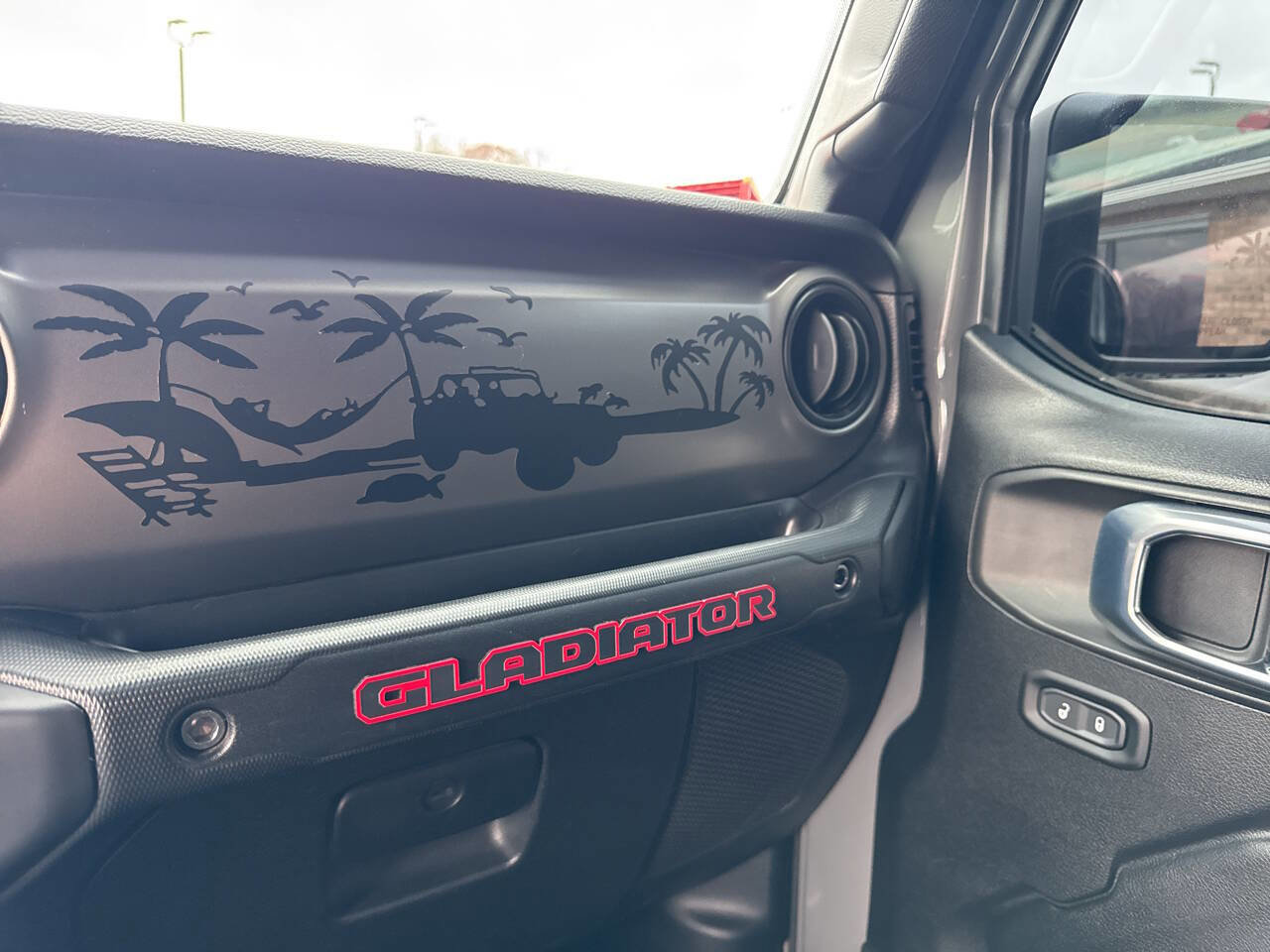 Used 2021 Jeep Gladiator Sport image 33