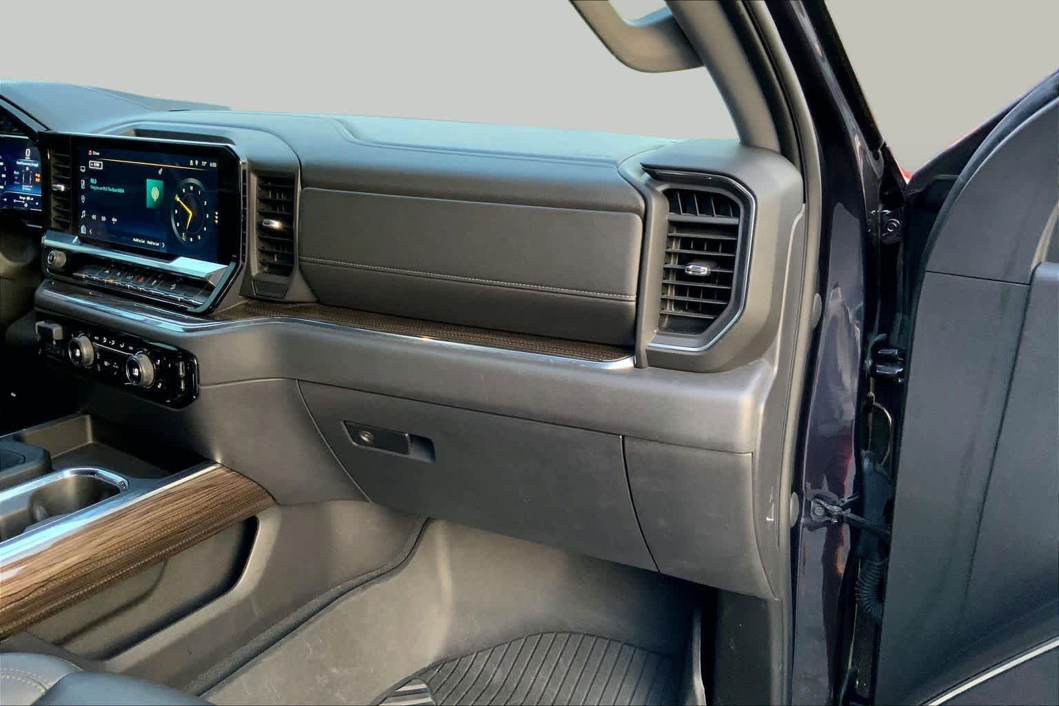 Used 2023 Chevrolet Silverado 1500 LT Trail Boss w/ Convenience Package II AWD/4WD image 18
