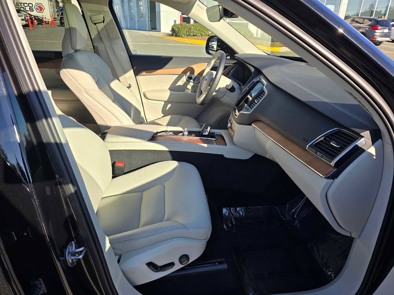 Used 2022 Volvo XC90 T8 Inscription Expression image 12