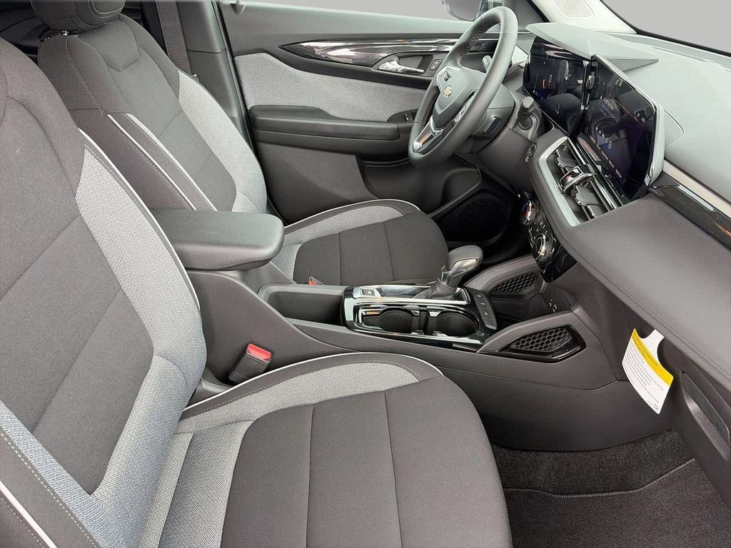 New 2026 Chevrolet TrailBlazer LT w/ LT Cold Weather Package FWD image 9