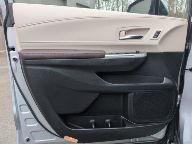 Used 2024 Toyota Sienna Platinum image 22
