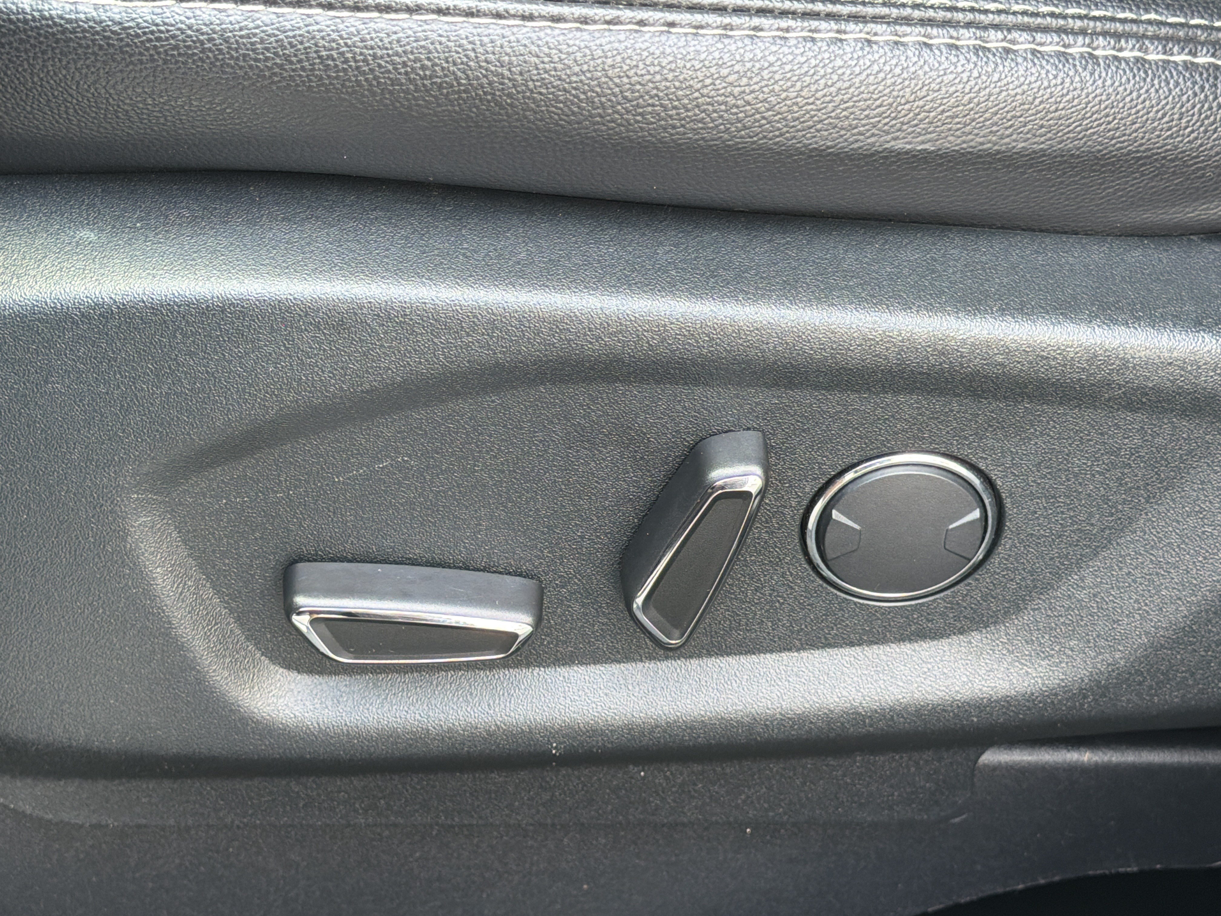 Used 2018 Ford Explorer Limited FWD image 17