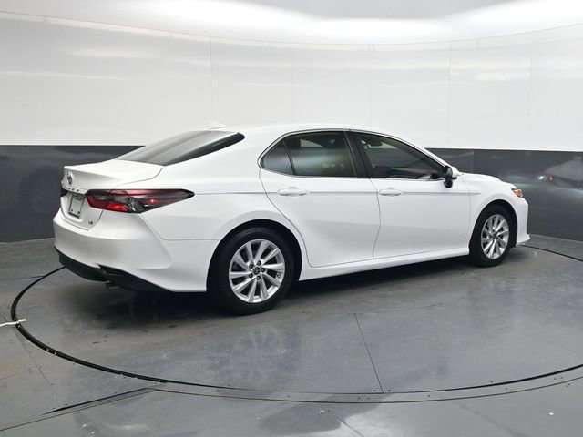 Used 2022 Toyota Camry LE image 4