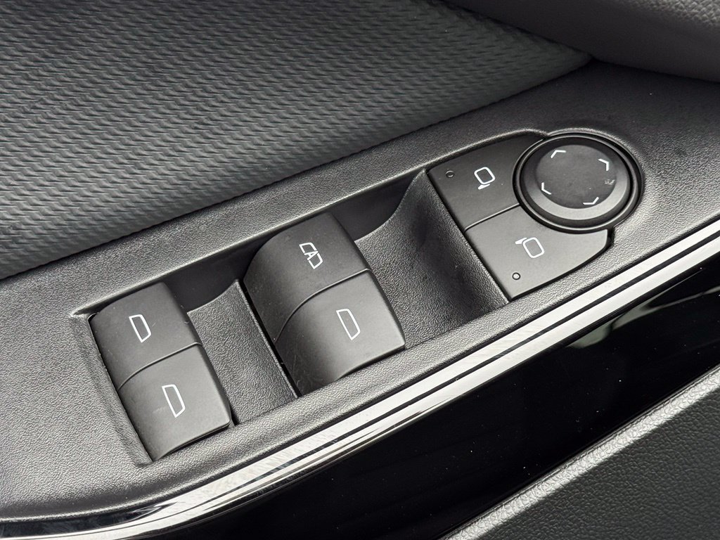Used 2026 Chevrolet Equinox LT FWD image 18