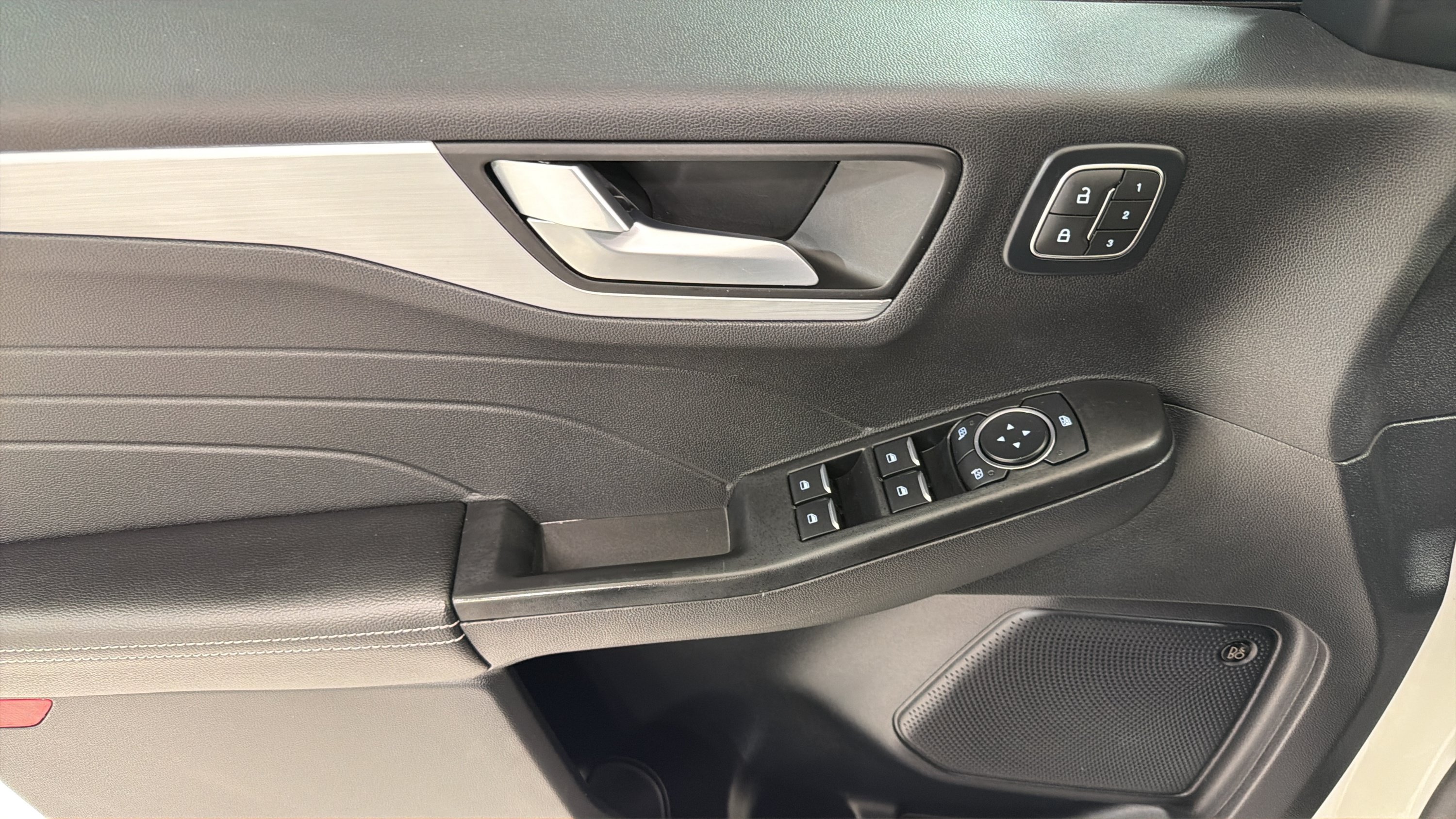 Used 2025 Ford Escape Platinum w/ Premium Technology Package AWD/4WD image 11