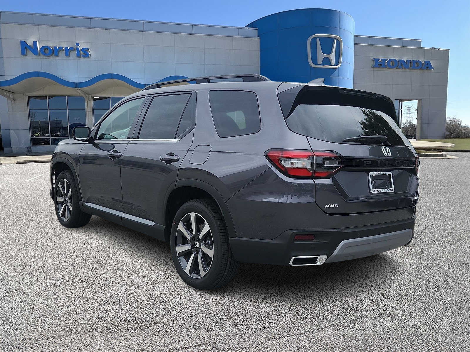 New 2025 Honda Pilot Touring image 3