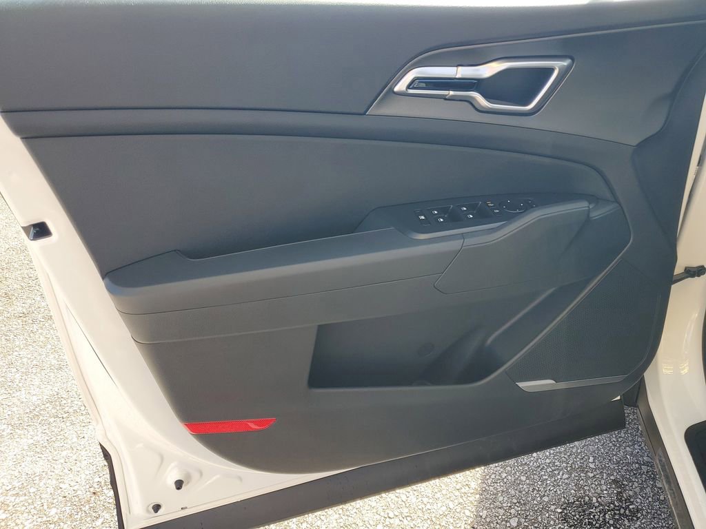 New 2026 Kia Sportage LX image 8