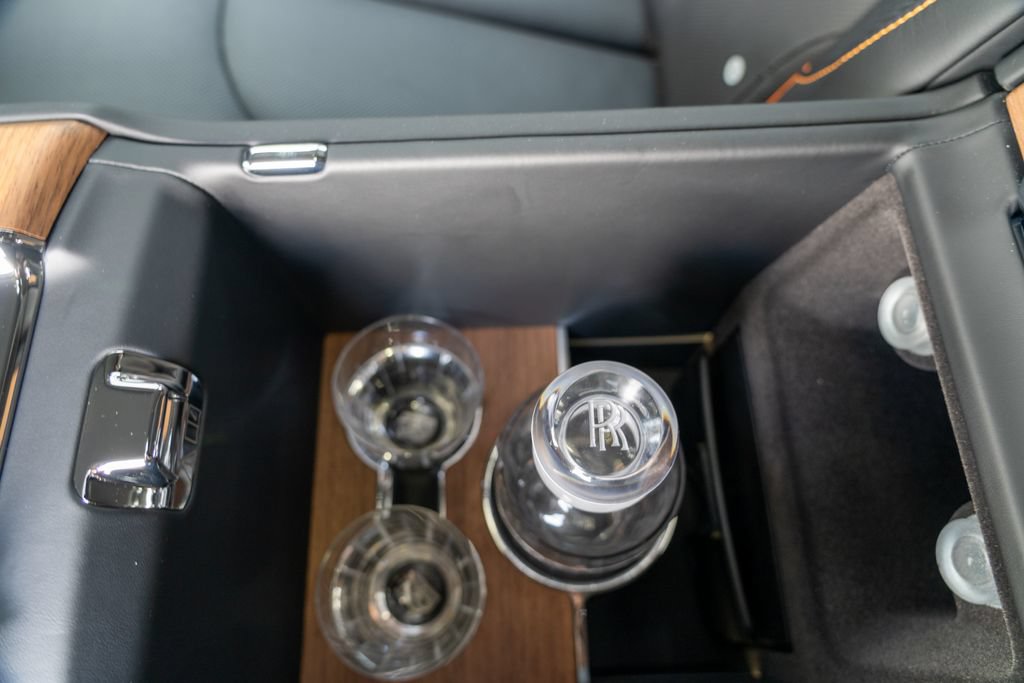 Used 2025 Rolls-Royce Cullinan AWD/4WD image 23