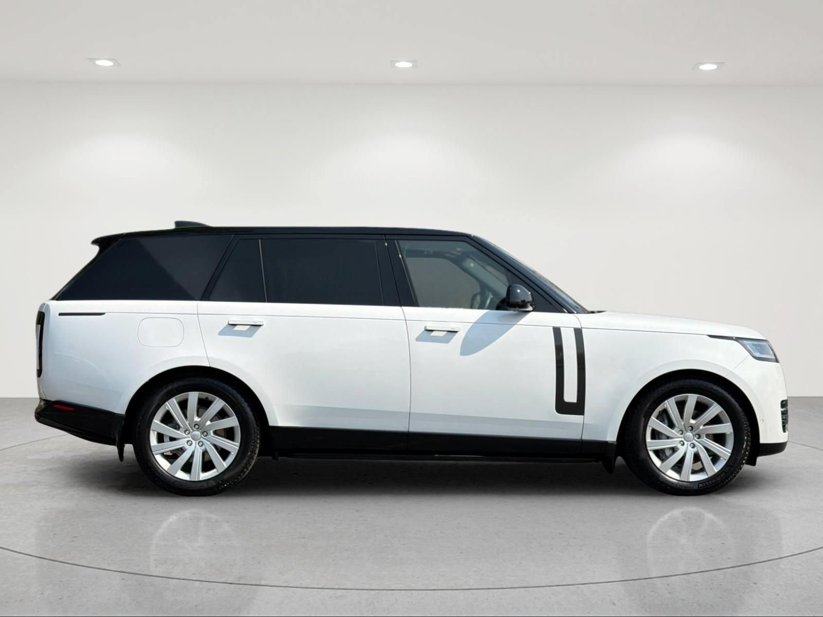 Used 2023 Land Rover Range Rover Long Wheelbase SE AWD/4WD image 6