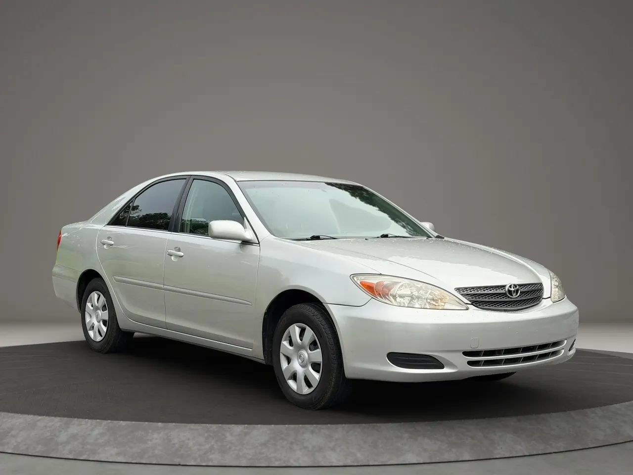 Used 2004 Toyota Camry LE FWD image 3