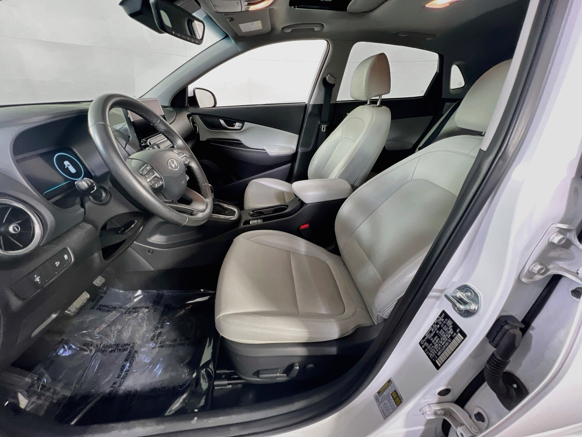 Used 2023 Hyundai Kona Limited AWD/4WD image 22