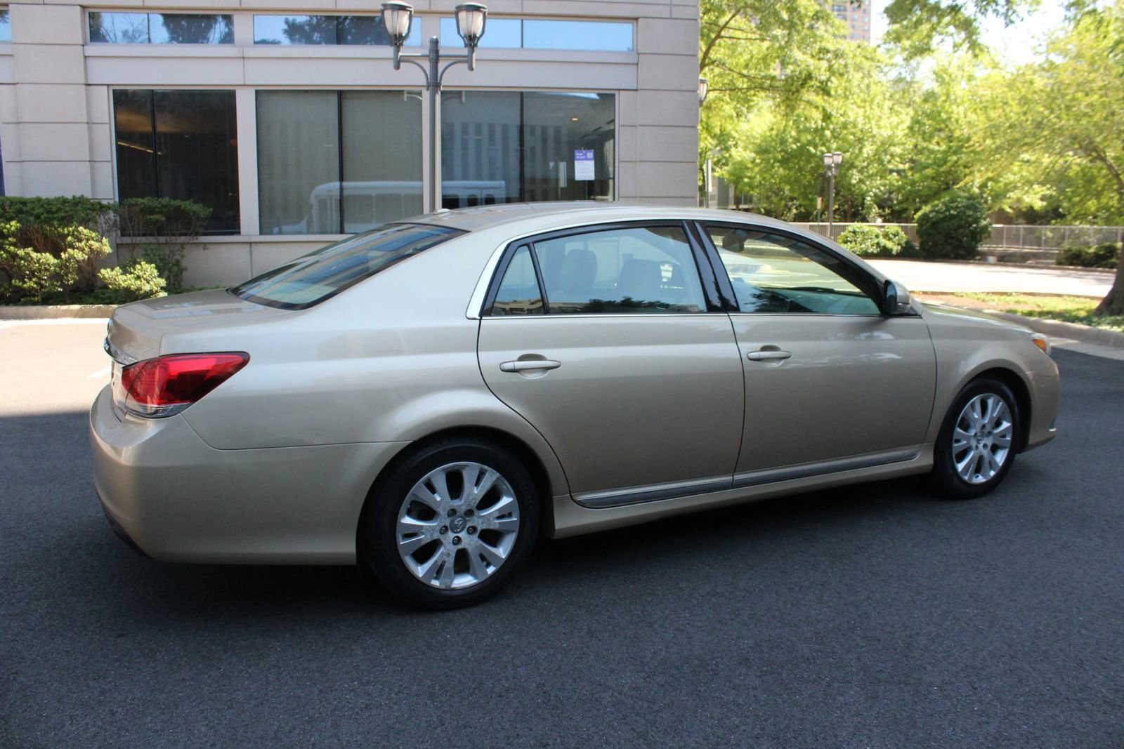 Used 2011 Toyota Avalon FWD image 7
