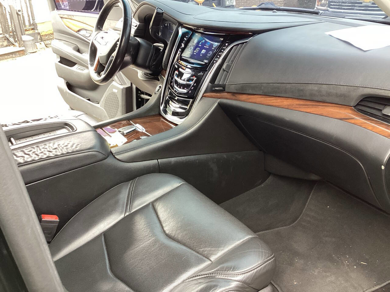 Used 2017 Cadillac Escalade ESV Luxury AWD/4WD image 33