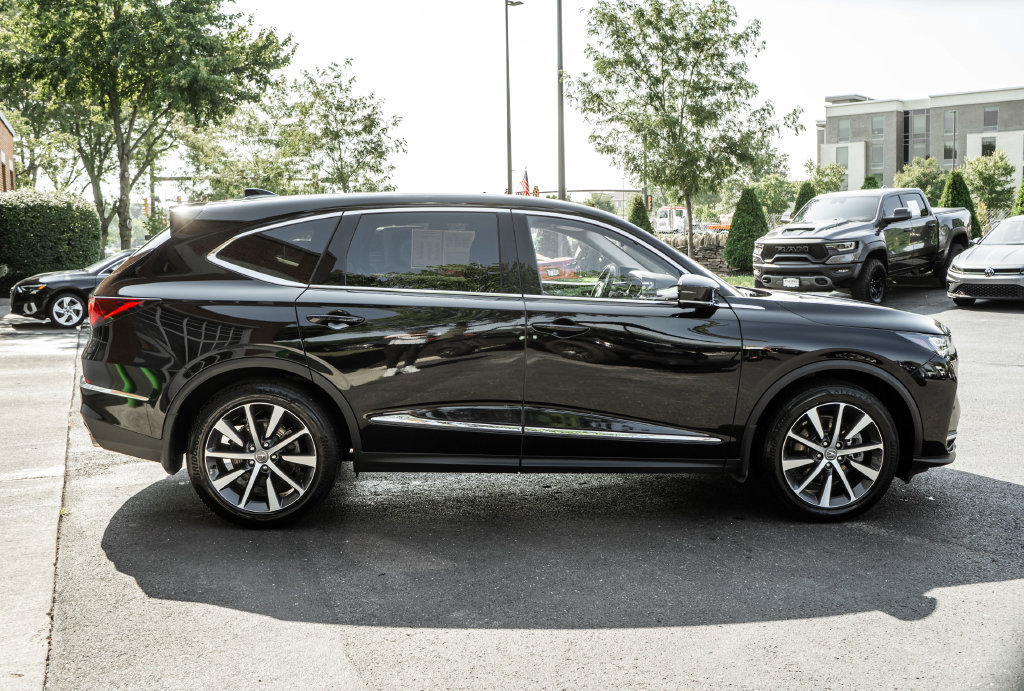 Used 2025 Acura MDX w/ Technology Package AWD/4WD image 3