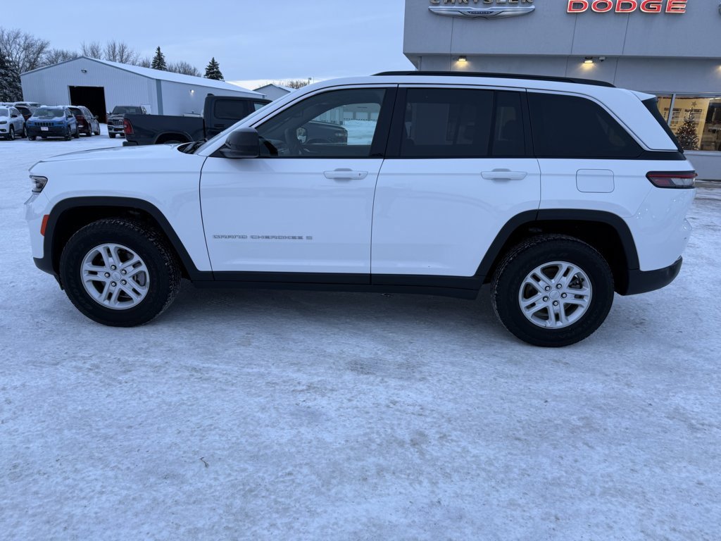 Used 2024 Jeep Grand Cherokee Laredo w/ Luxury Tech Group I image 5