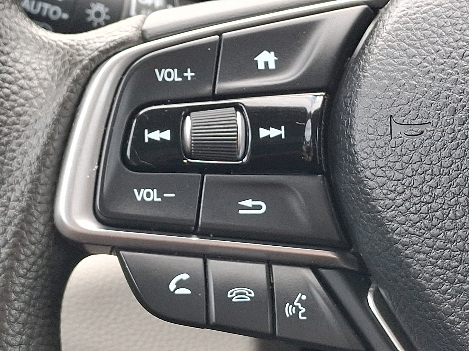 Used 2018 Honda Accord EX image 21