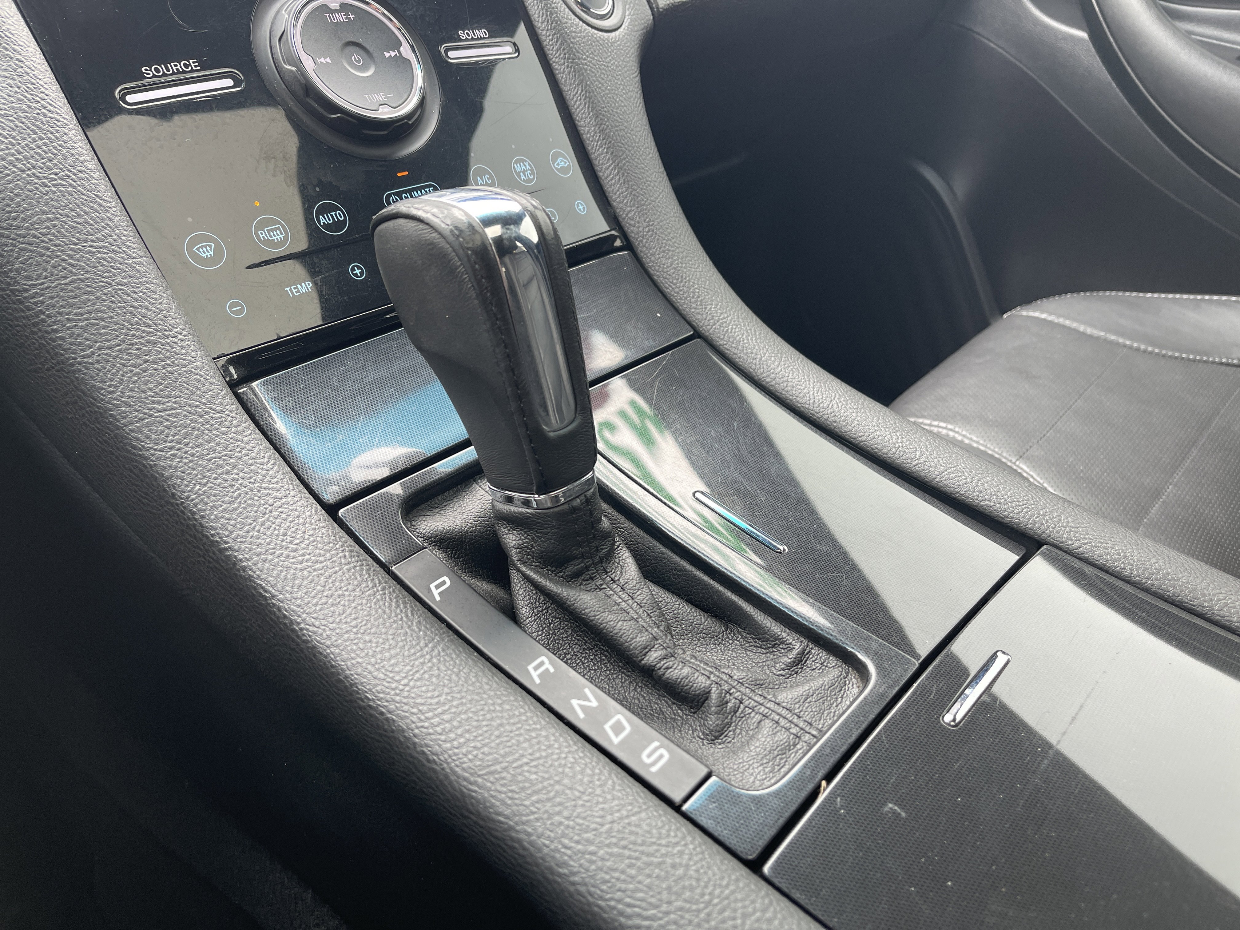 Used 2013 Ford Taurus SHO image 23