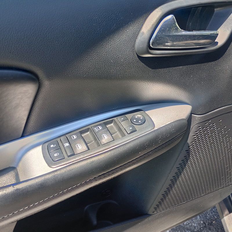 Used 2019 Dodge Journey SE FWD image 12