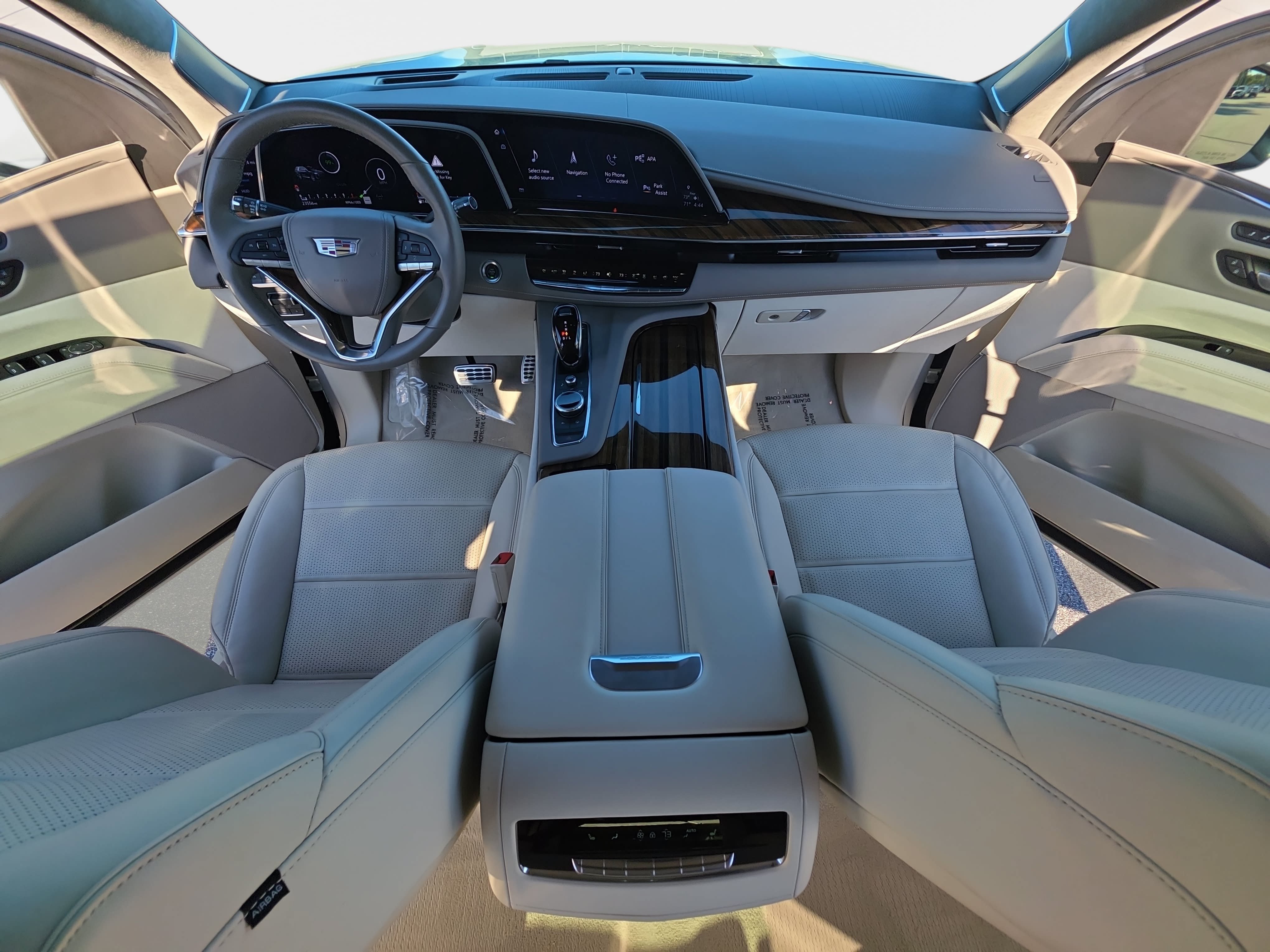 Used 2023 Cadillac Escalade Sport Platinum w/ LPO, ONYX Package AWD/4WD image 9