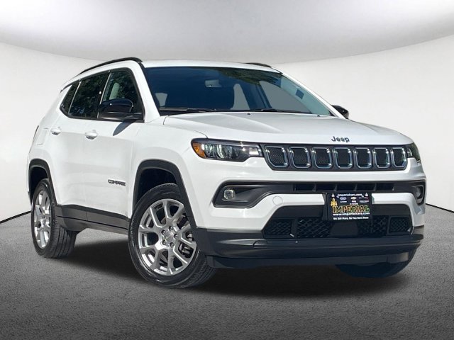 Used 2022 Jeep Compass Latitude w/ Sun and Sound Group AWD/4WD image 19