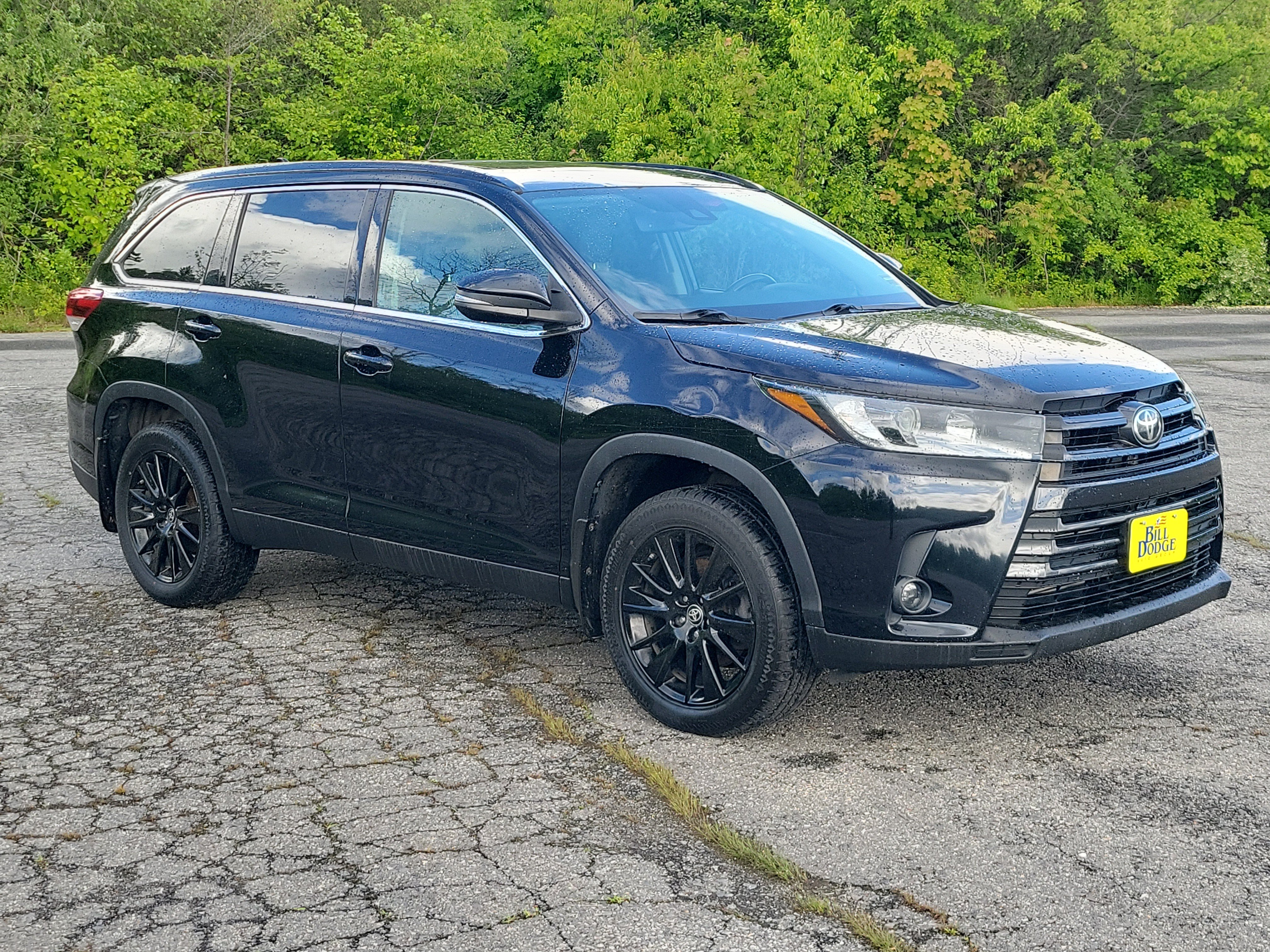 Used 2019 Toyota Highlander SE AWD/4WD image 3