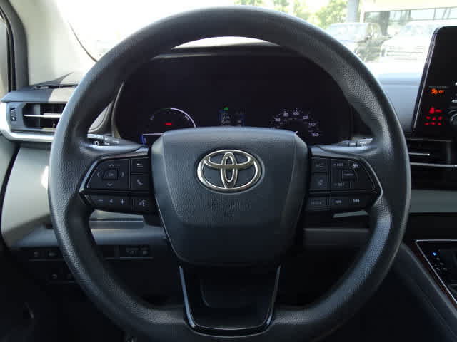 Used 2023 Toyota Sienna LE FWD image 23