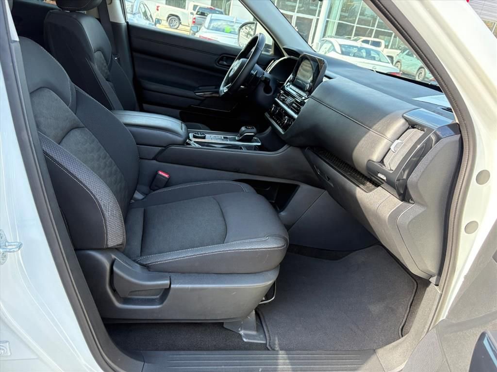 Certified 2024 Nissan Pathfinder SV image 17