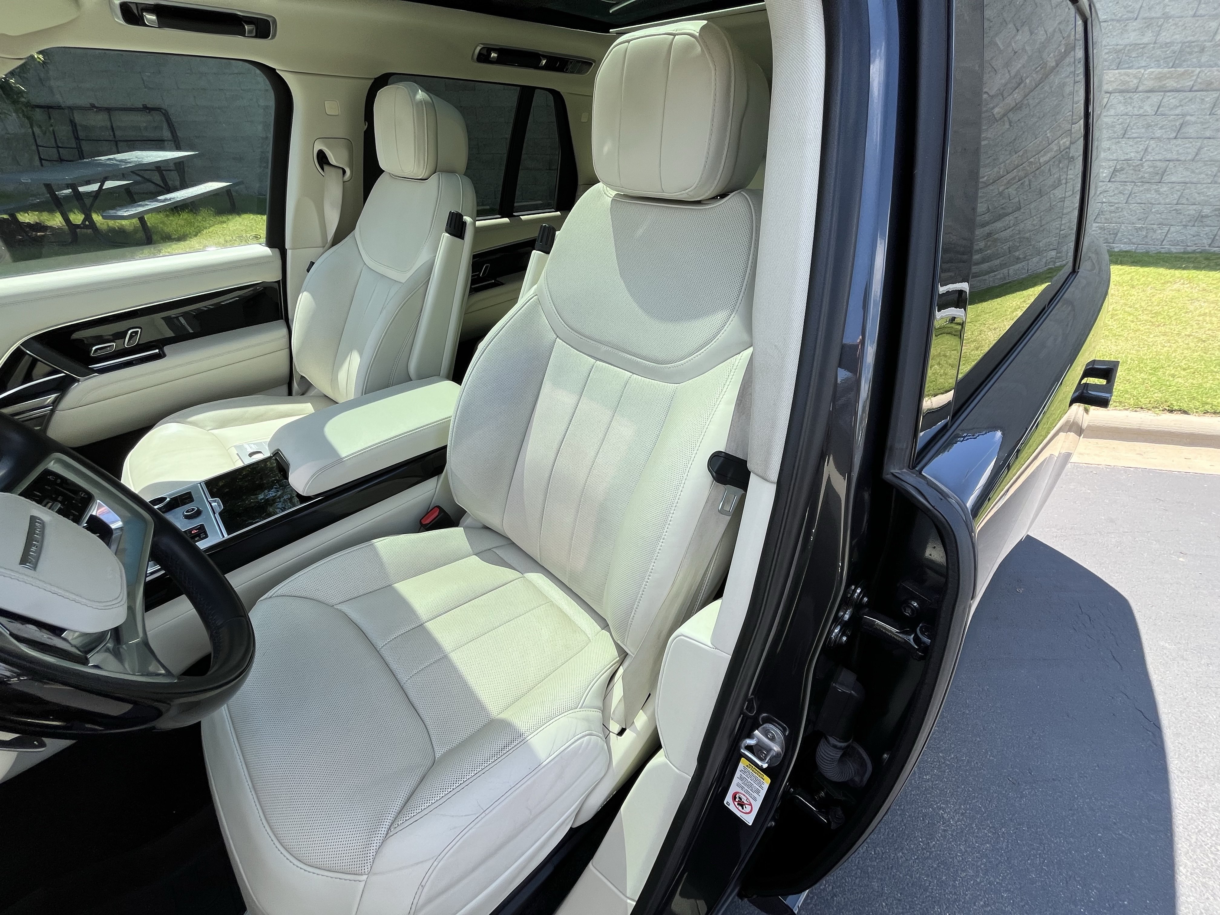 Used 2023 Land Rover Range Rover SE AWD/4WD image 16