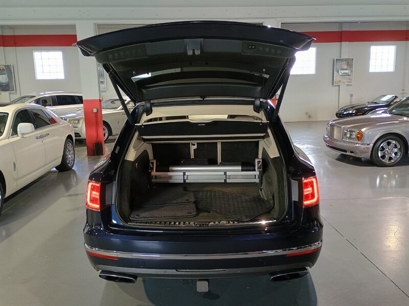 Used 2017 Bentley Bentayga AWD/4WD image 29