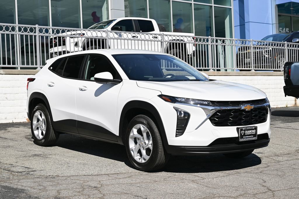 New 2026 Chevrolet Trax LS w/ LS Convenience Package FWD image 2