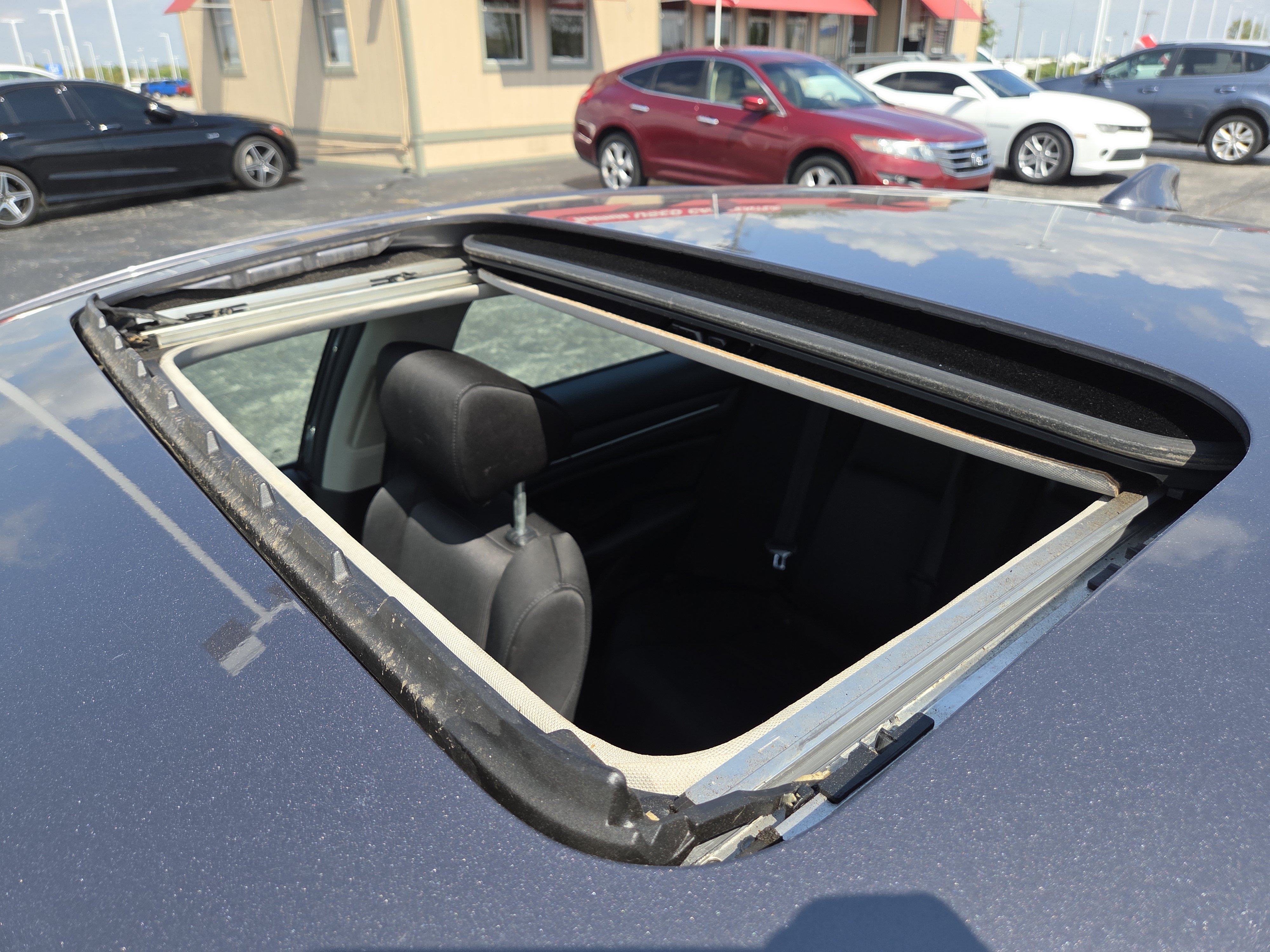 Used 2021 Honda Accord EX image 11