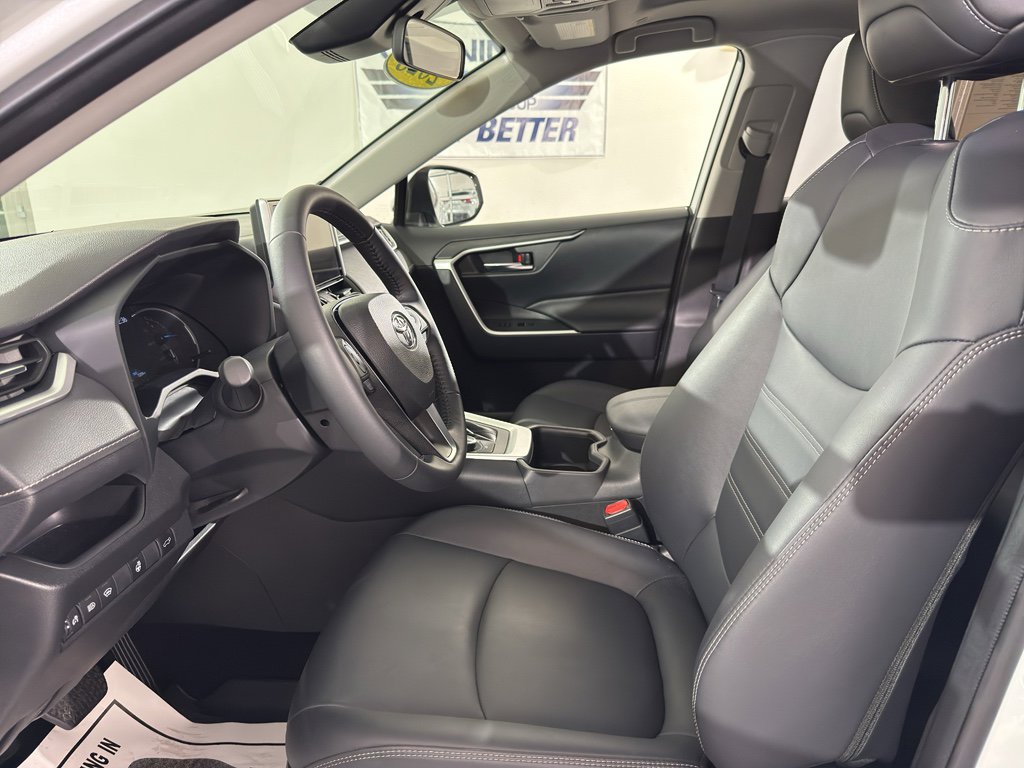Used 2025 Toyota RAV4 XLE Premium image 17