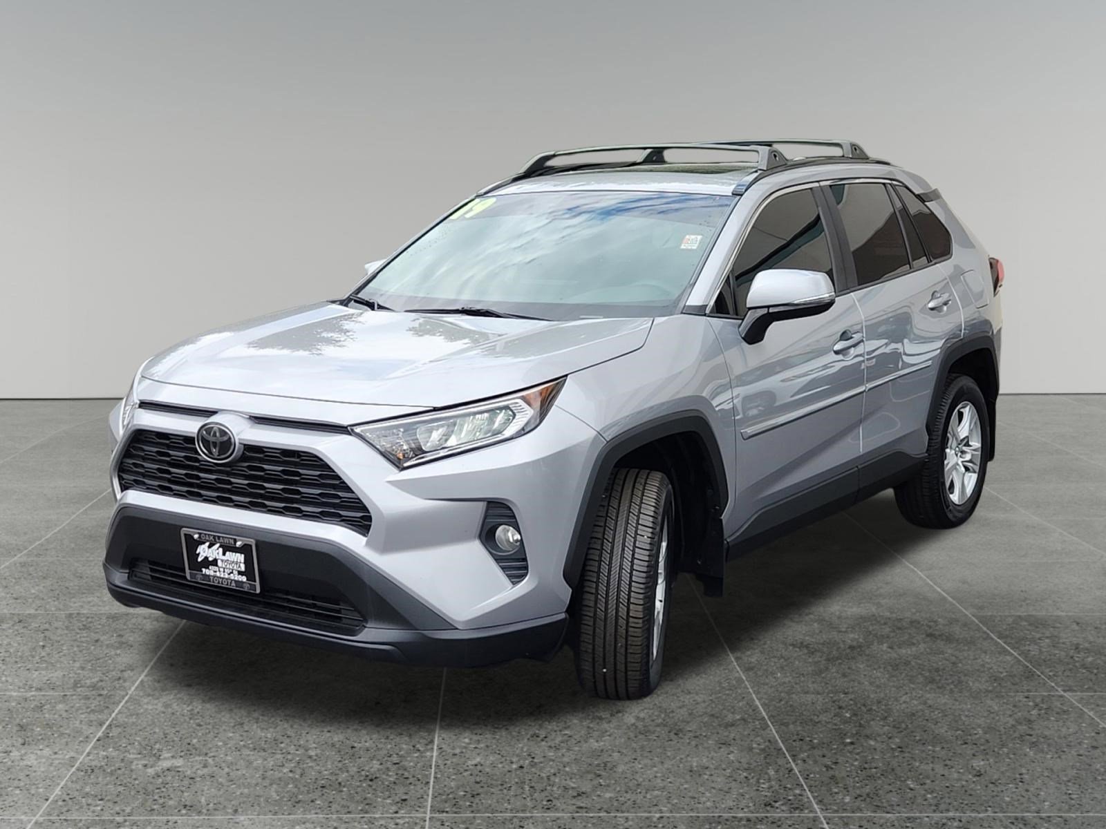 Used 2019 Toyota RAV4 XLE w/ Convenience Package AWD/4WD image 3