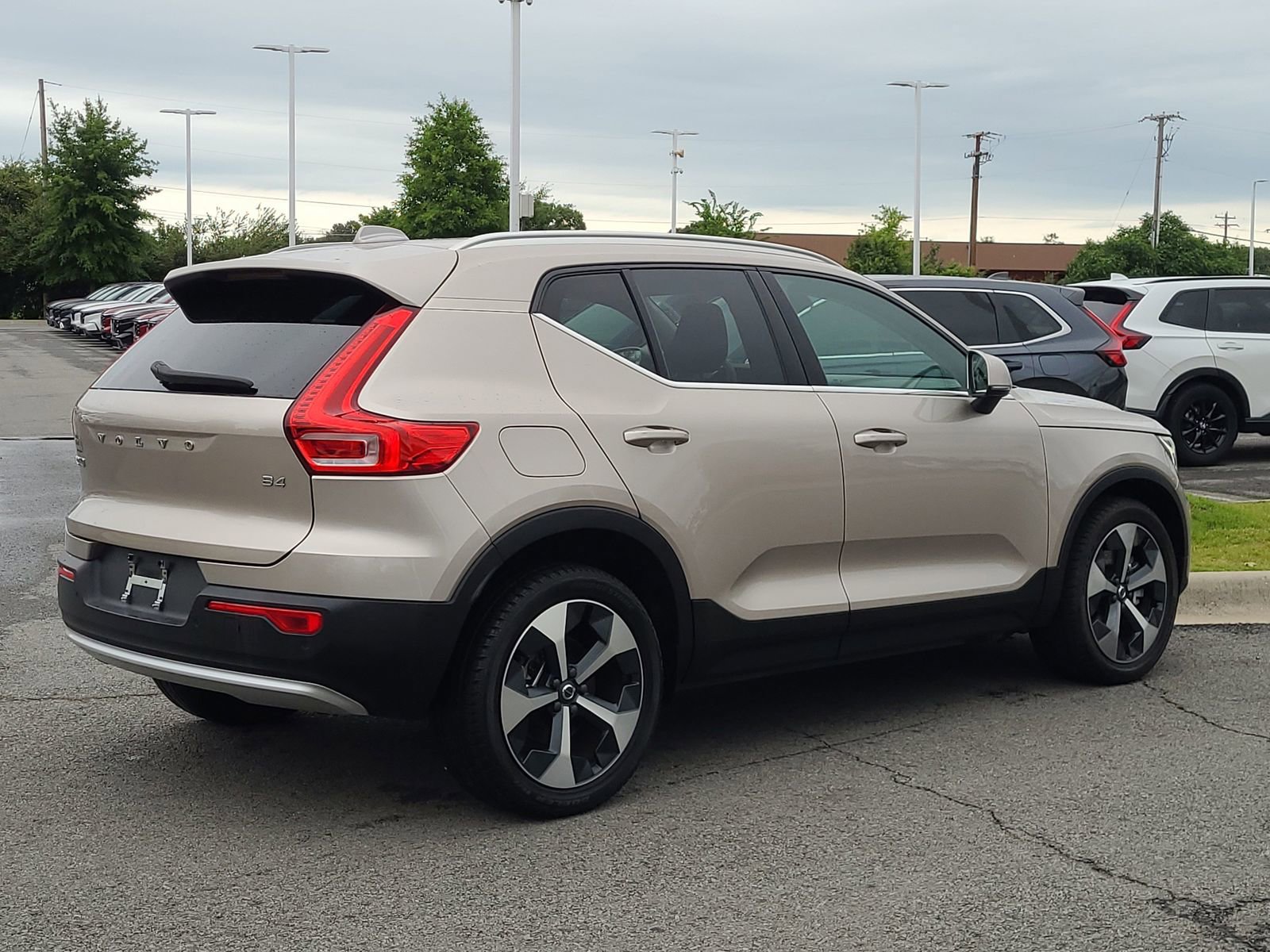 Used 2023 Volvo XC40 B4 Ultimate FWD image 3