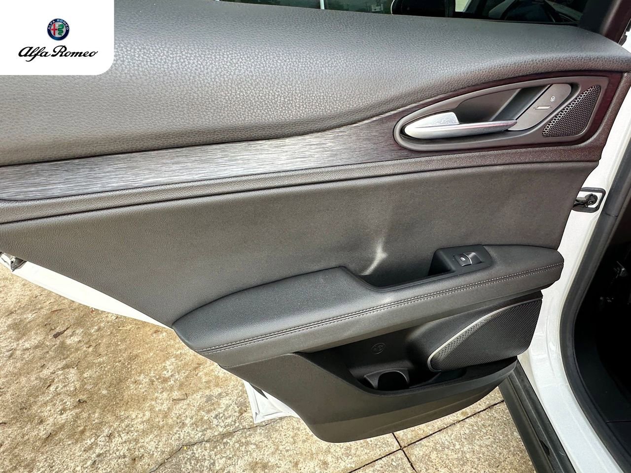 Used 2023 Alfa Romeo Stelvio Sprint image 33