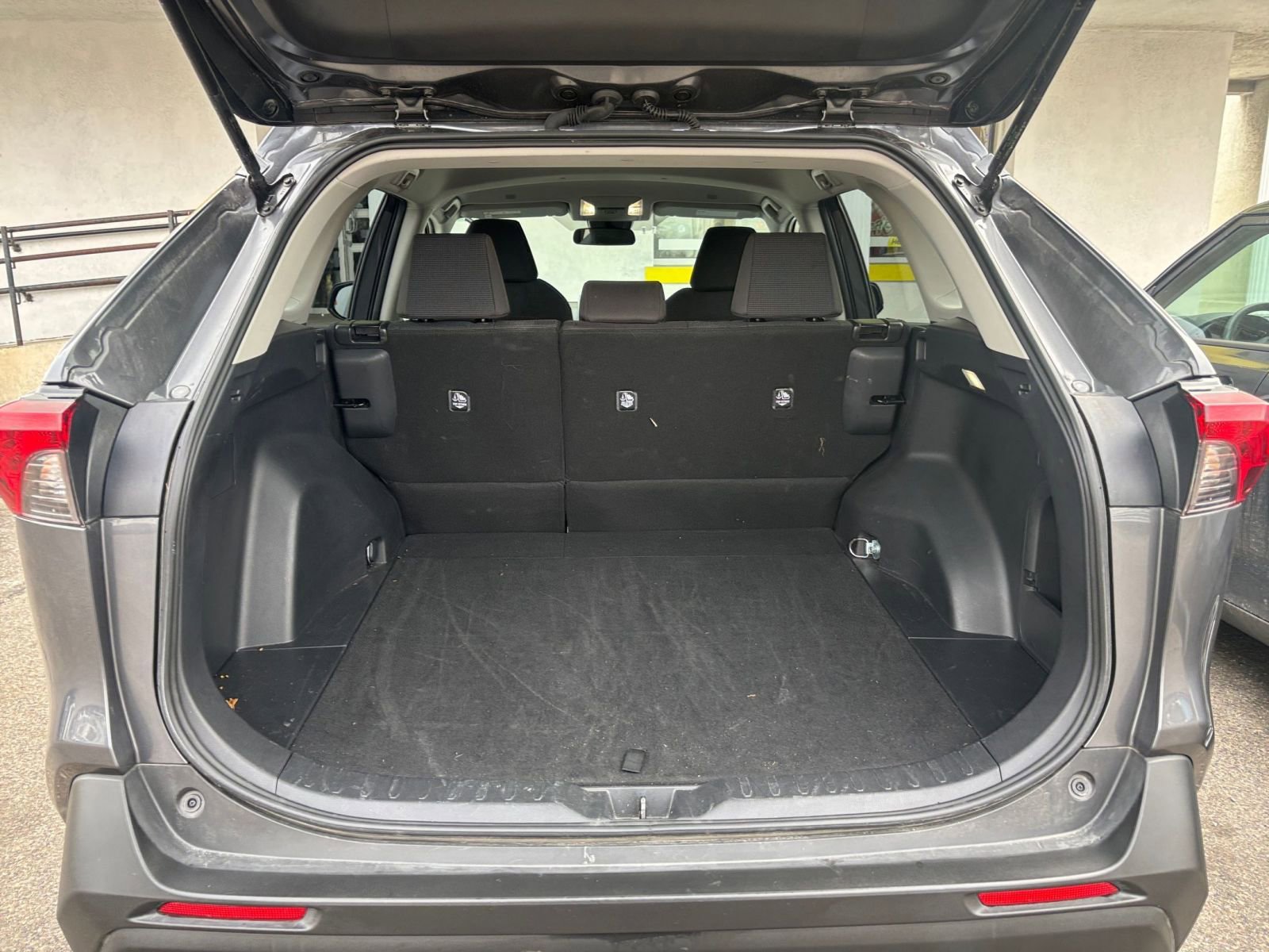 Used 2025 Toyota RAV4 LE image 27