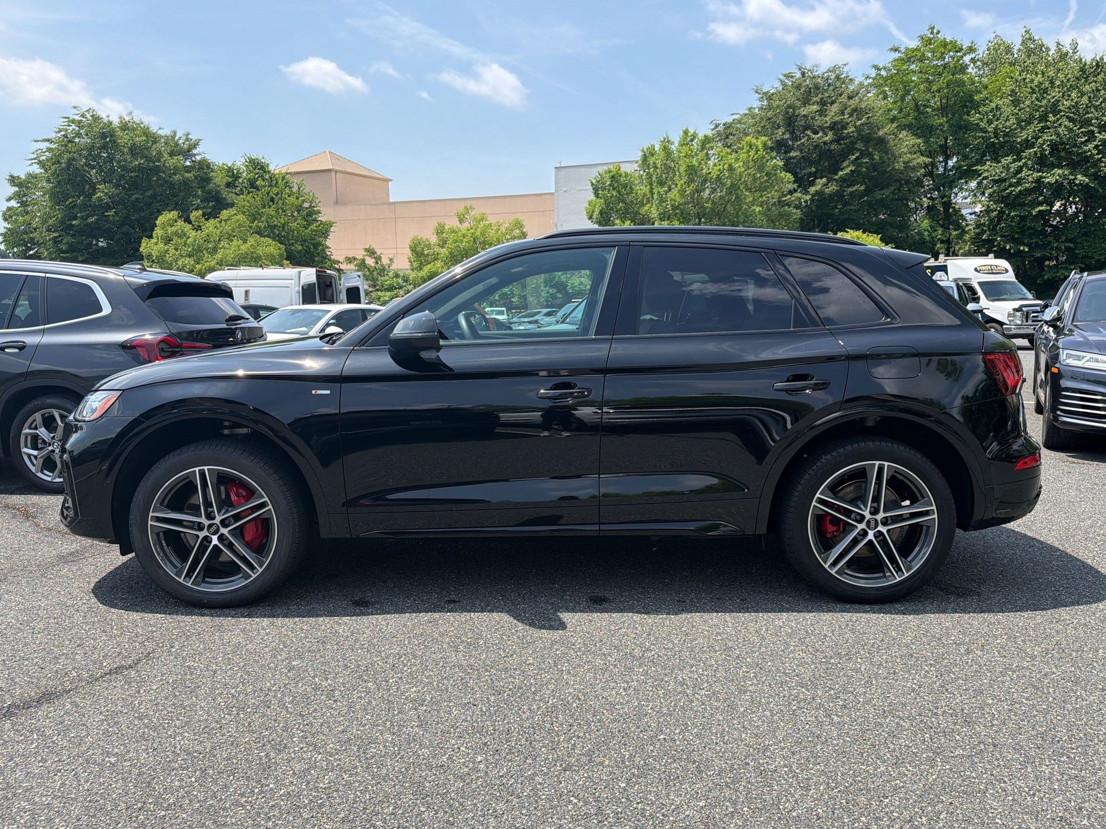 Used 2024 Audi Q5 e Premium Plus w/ Premium Plus Package AWD/4WD image 2