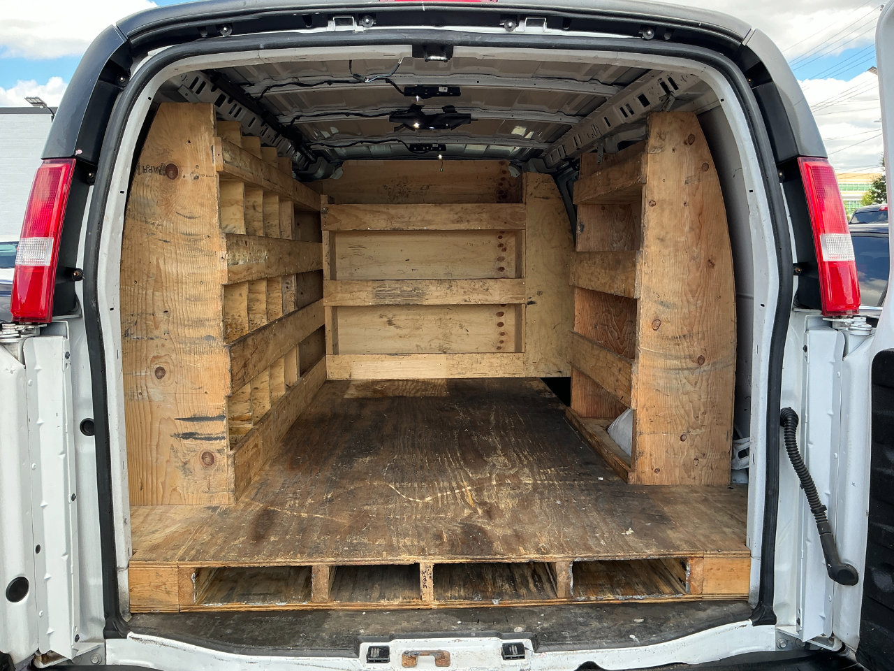 Used 2019 Chevrolet Express 3500 w/ Driver Convenience Package image 17