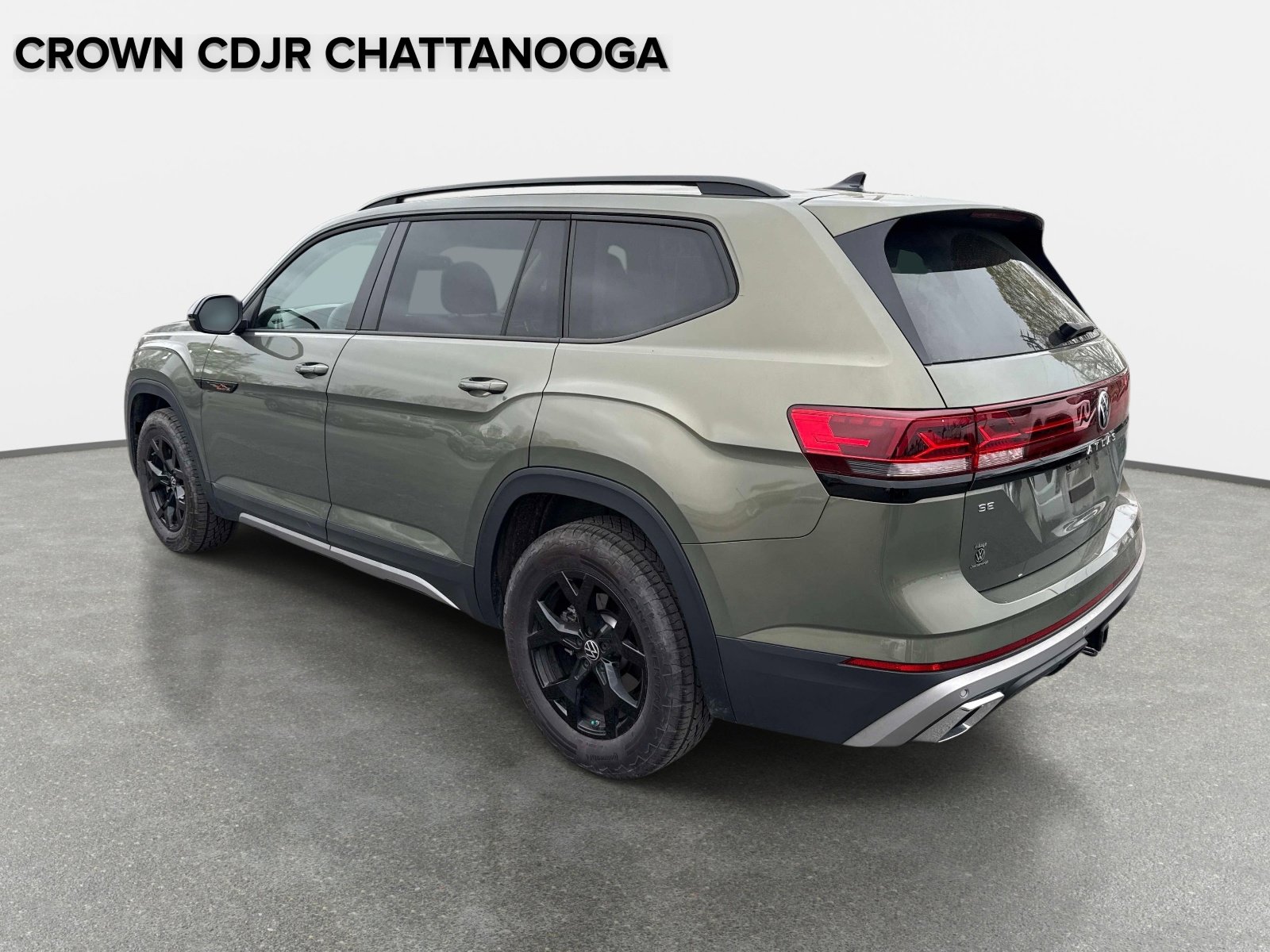 Used 2025 Volkswagen Atlas Peak Edition SE image 4