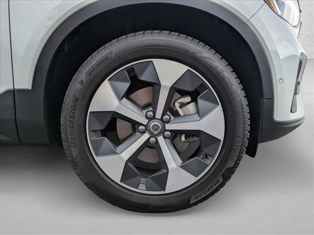 Used 2025 Volvo XC40 B5 Plus AWD/4WD image 21