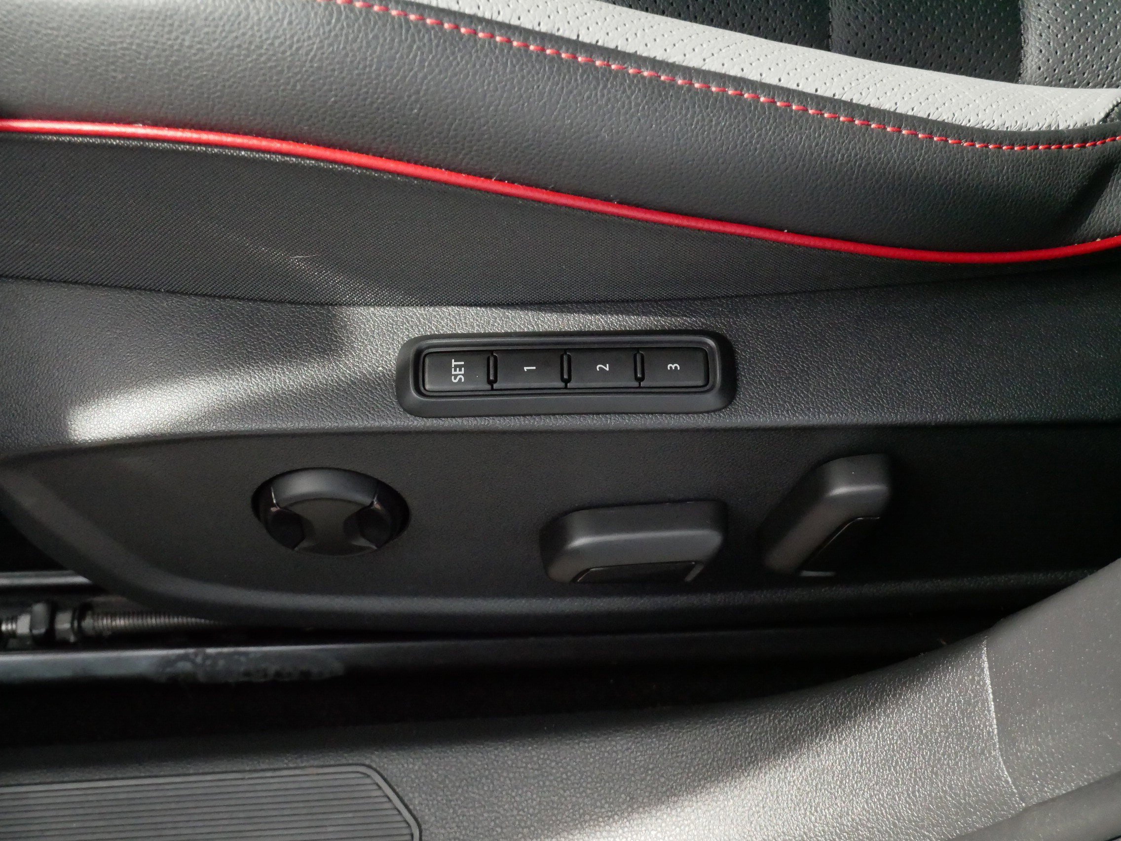 Certified 2024 Volkswagen GTI SE FWD image 20