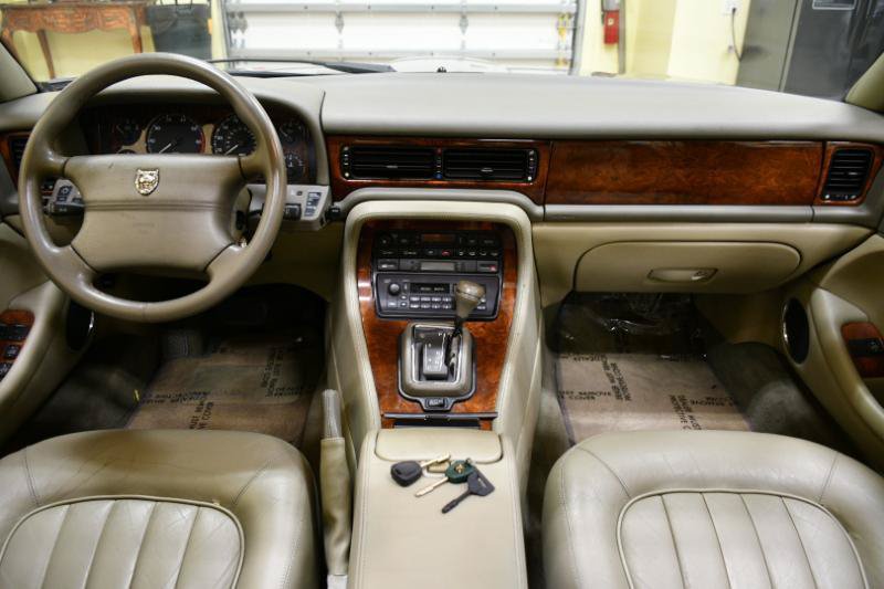 Used 1997 Jaguar XJ6 RWD image 34