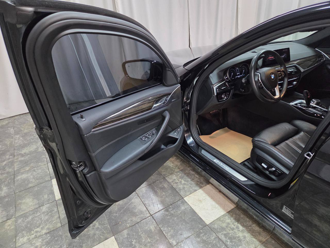 Used 2019 BMW 530e xDrive w/ Convenience Package AWD/4WD image 11