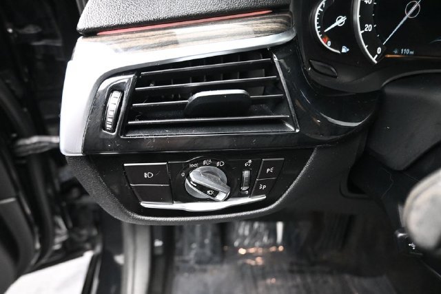 Used 2018 BMW 530i xDrive AWD/4WD image 16