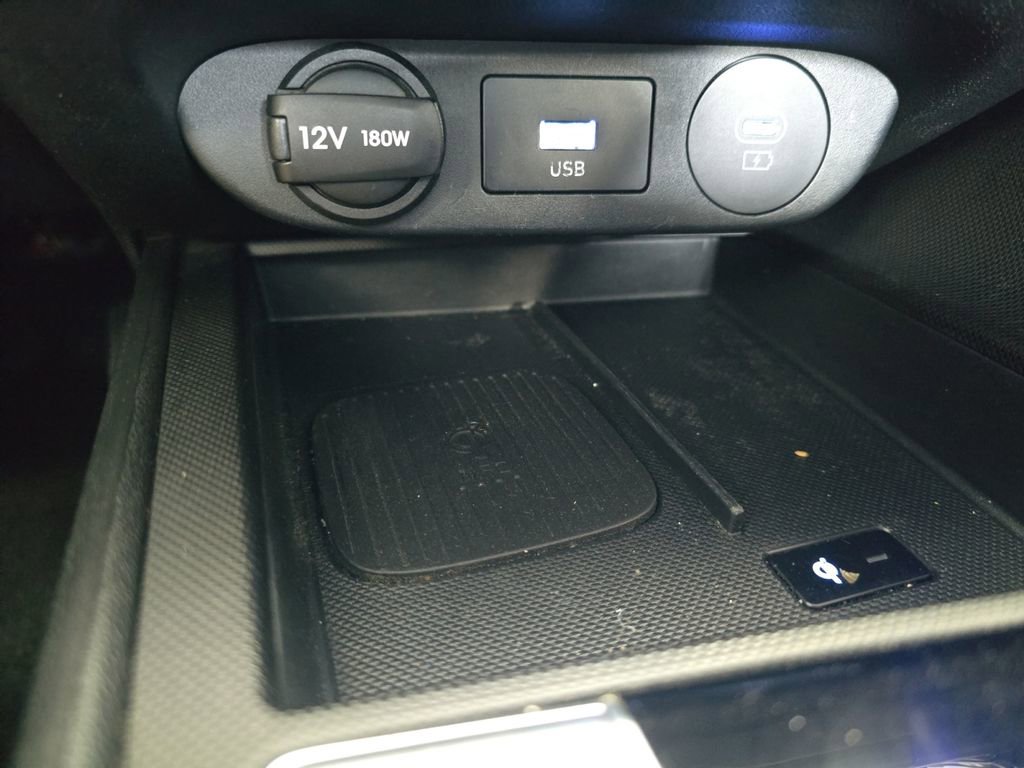 Used 2025 Hyundai Elantra Limited image 25